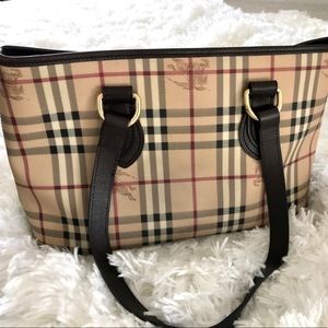 Burberry classic tote in excellent condition